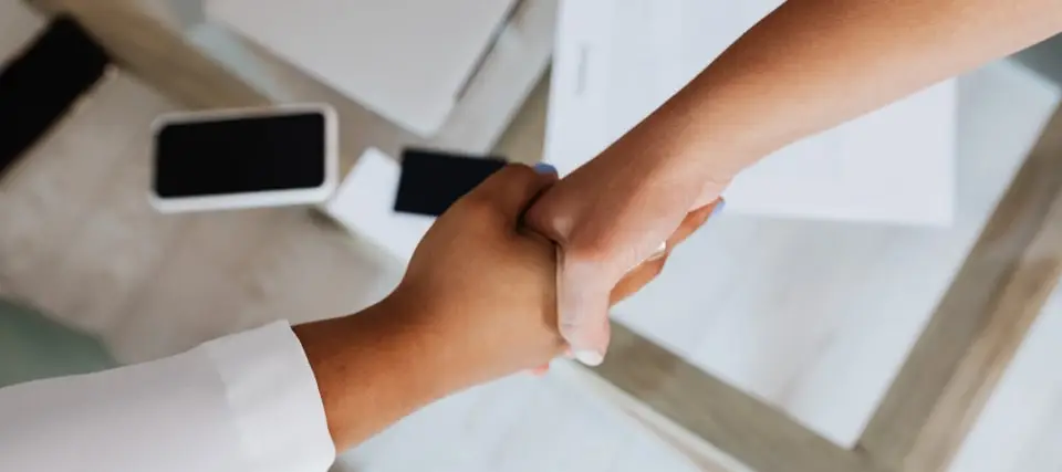Close-up-of-two-people-shaking-hands-representing-collaboration-or-agreement.